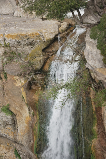 新鲜的断裂盐土瀑布溪环境图片