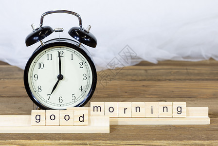 7点或夸时响起的闹钟早晨信拼字游戏图片
