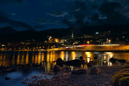 晚上夜间前圣莫里茨瑞士著名的旅游胜地运动英石图片