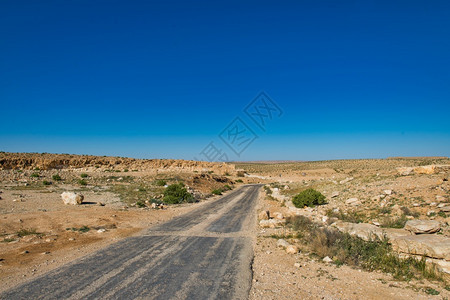 穿越以色列内盖夫沙漠的公路旅游干燥接触图片