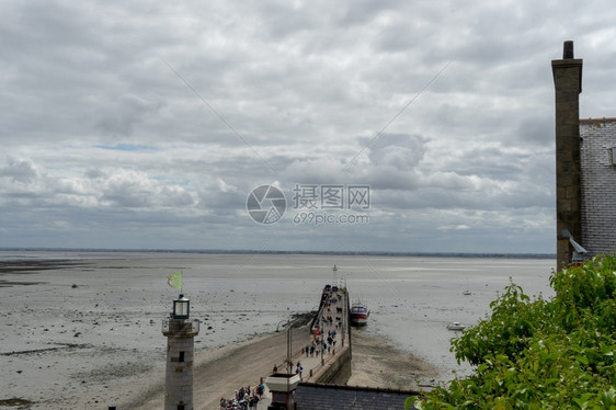 海景生蚝前往坎昆布列塔尼村海观旅游的牡蛎行支撑图片