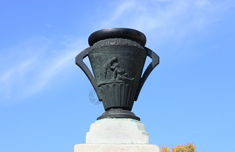 英雄的罗马尼亚纪念碑标志花瓶细节旅游雕像行背景图片