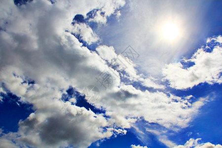 景观蓝色的风太阳和青蓝天空的图像图片