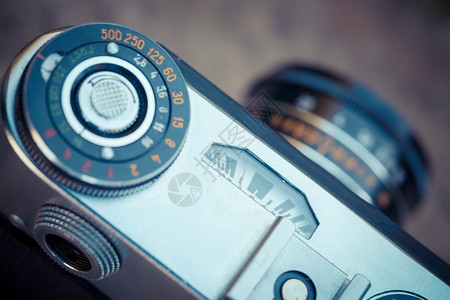摄影用模拟胶片制作的古老照相机美丽设计照片技术背景图片