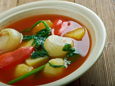 摩登语地中海以德纳风格的意大利汤调味品蔬菜图片