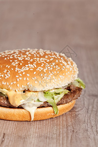 胖的美味式汉堡包和奶酪三明治薯条不健康图片
