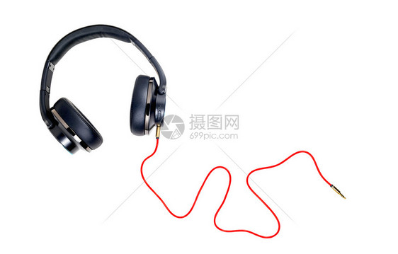 黑色的声音立体白色背景的黑耳机和红电缆分离器图片