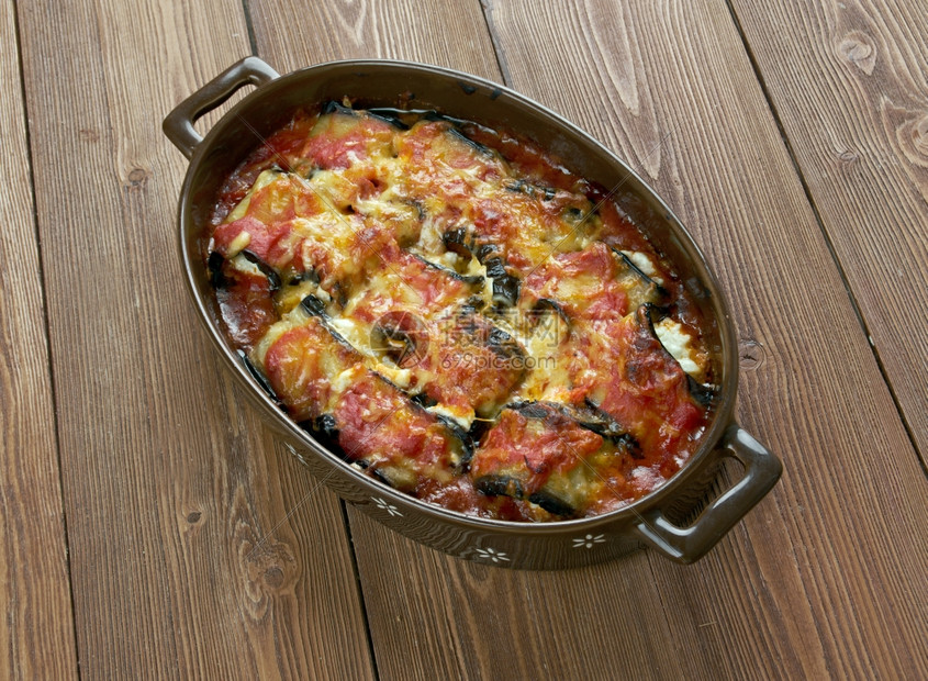 玛丽娜拉Rollatinidimelanzane意大利式菜用薄片茄子制成切酱图片