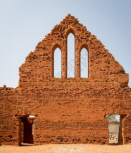 古老的烘烤非洲博茨瓦纳农村用烤土砖建造的旧Palapye教堂废墟会图片