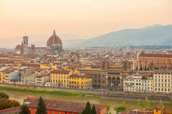 风景优美城市观地标佛罗伦萨市中心天线意大利托斯卡尼日落时的城市风景图片