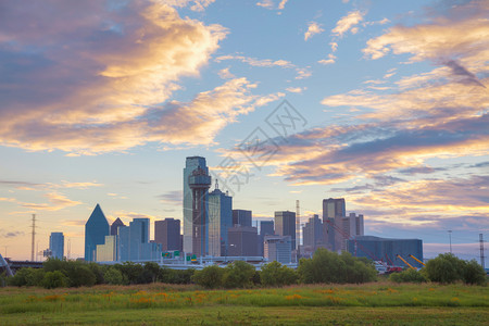 清晨达拉斯市中心概况状态德克萨斯州摩天大楼图片