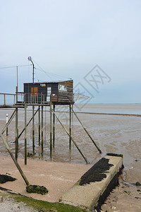 抓住空的法国南部渔船小屋海滩图片