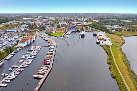 来自荷兰Huizen市和港口的空中航公司建造天线无人机图片