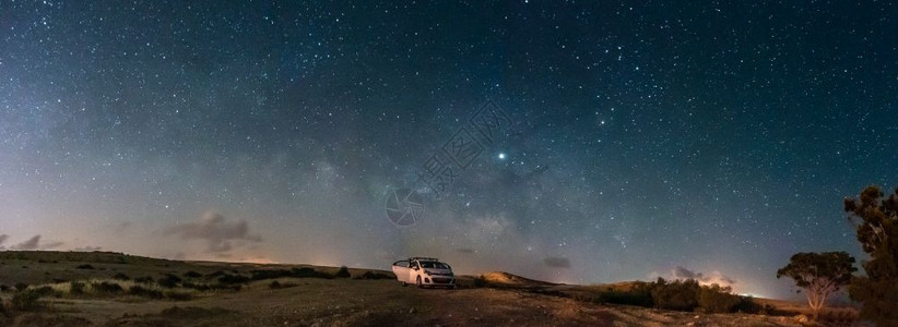 挤奶之夜的超光层恒星景观野营全游客图片