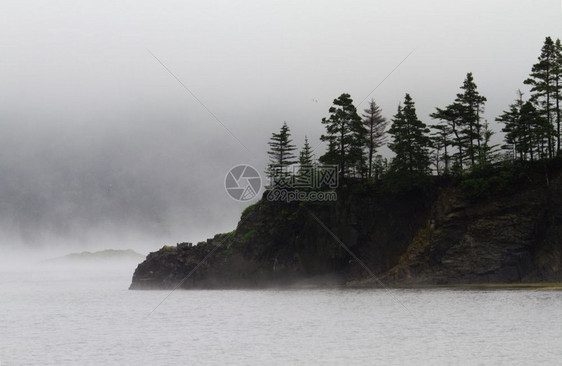 雾面纱岛和小半偏僻的孤独神秘图片