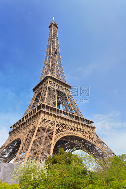 象征旅行建筑学法国巴黎蓝天上著名的埃菲尔塔台图片