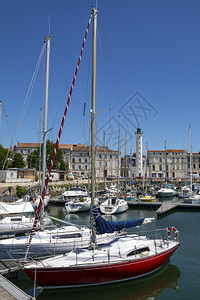 法国普瓦图夏朗德地区海岸拉罗谢尔老港的灯塔和码头欧洲建筑学旅游图片