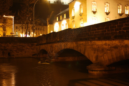 旅行城市卢森堡格伦特区夜间大桥城堡图片