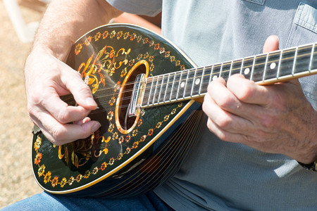 目的吉他手Bouzouki户外男表演运动员希腊图片