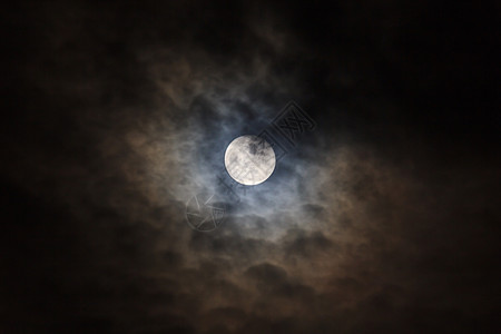 满月在云中光行星时间图片