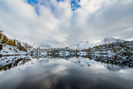 雪山和远处美景图片