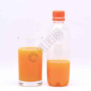 美味的瓶子白底孤立于的橙汁瓶有机图片