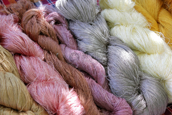 蚕纱丝生产工艺多彩原丝线手工制作的图片