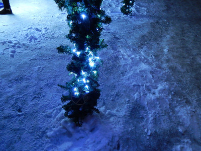 冬天象征圣诞节和新年日的园地和装饰玻璃图片