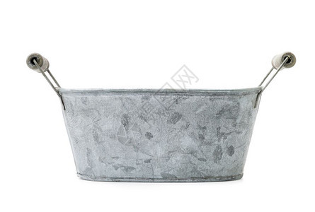 陈旧的白色古陈老生锈的锌涂层洗碗盆在白色背景上隔绝背景图片