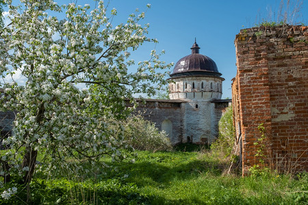 修道院俄罗斯亚拉夫尔寺院Yaroslavl的角落之一雅罗斯拉夫尔地区图片