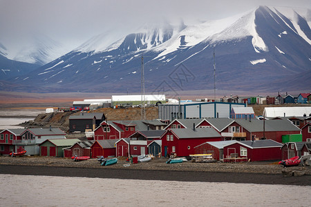 行政的沉降长年北极高纬度地区的斯瓦尔巴群岛Spitzbergen最大的定居点和行政中心岛屿图片