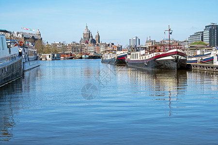 荷兰阿姆斯特丹港口的城市风景图片