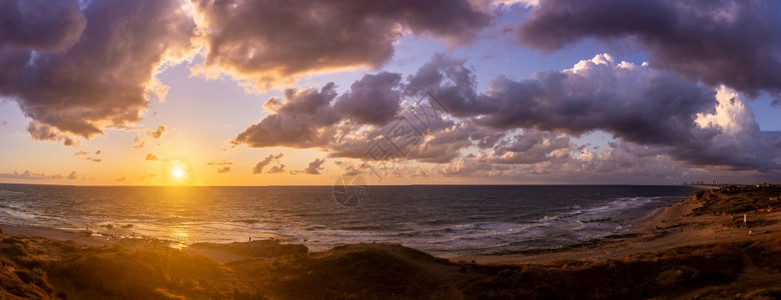 自然假期日落梦想浪漫地前往以色列海岸的浪漫旅行支撑图片