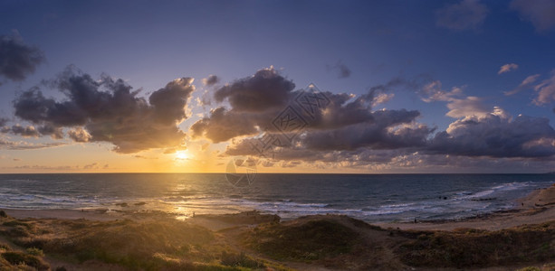 日落梦想浪漫地前往以色列海岸的浪漫旅行滨游天空图片