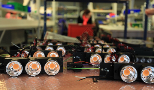 技术制造中的LED灯光生产制造业图片