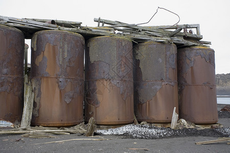 废料南极洲霸权岛一个废弃的老捕鲸站锅炉残骸被清理成废旧捕鲸站极旅行图片