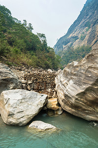 山间的斜谷图片