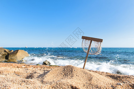 波浪在海滩沙上渔网捕鱼捉夏天图片