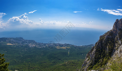 白云和山峰图片