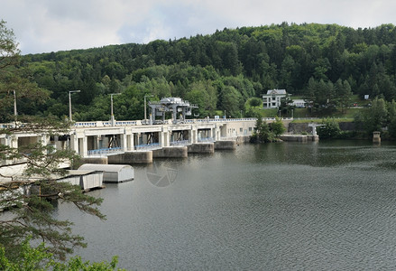 波西米亚自然捷克伏尔塔瓦河水坝斯拉皮技术图片