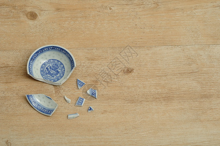 照片  |餐具社会的碎片带来幸福破坏照片  |户外分段碎片带来幸福祝贺