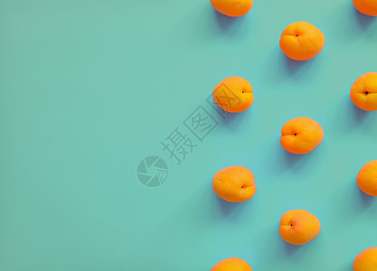 黄色的杏子图片
