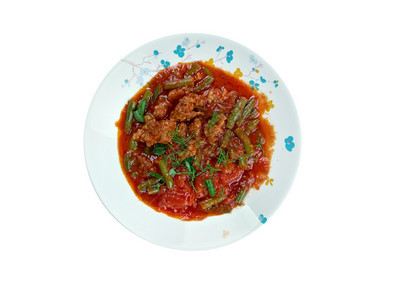 新鲜的食物KymalFasulye土耳其菜配有碎牛肉和番茄酱的青豆法苏耶图片