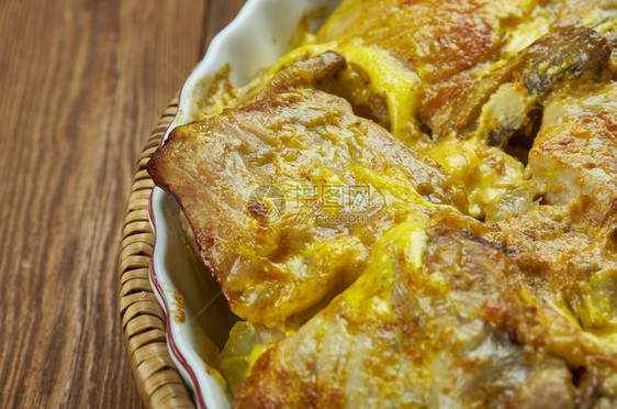 鸡猪排土豆肉片卡塞罗菜美味的心食白色牛扒一顿饭图片