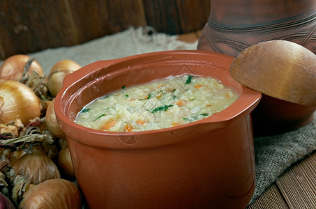库利施Kulesch乌克兰粥用猪油小米和蔬菜制成哥萨克人厚的图片