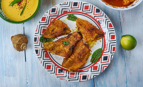 瓦拉塔图传统的食物MeenVarathathu喀拉鱼苗风味美食传统什锦菜肴顶视图图片