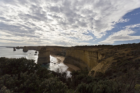 壮观澳大利亚维多十二使徒岩海岸线的背光图像地标景观背景图片