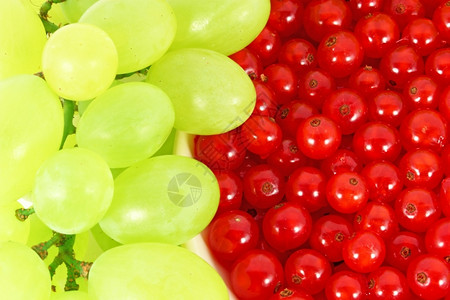 素食主义者新鲜成熟的葡萄和椰子红绿组合可口自然图片