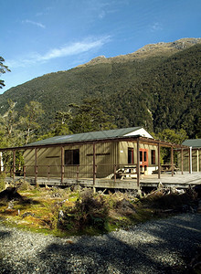 ClintonHut密尔福德轨道在新西兰的一个小木屋风景优美住宿小屋图片