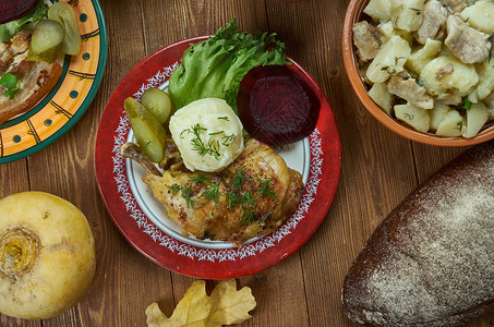 盘子圣诞节放Andestege丹麦圣诞烤鸭自制烹饪传统各种菜盘顶视图片